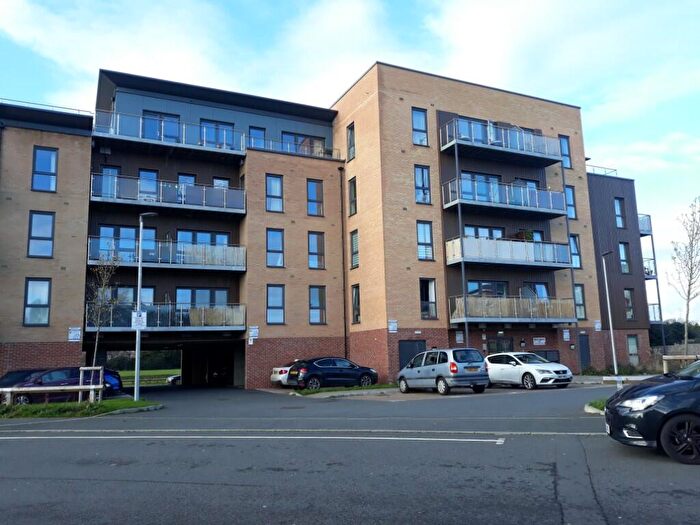 2 Bedroom Flat To Rent In Hanover Way, Windsor, Berkshire, SL4
