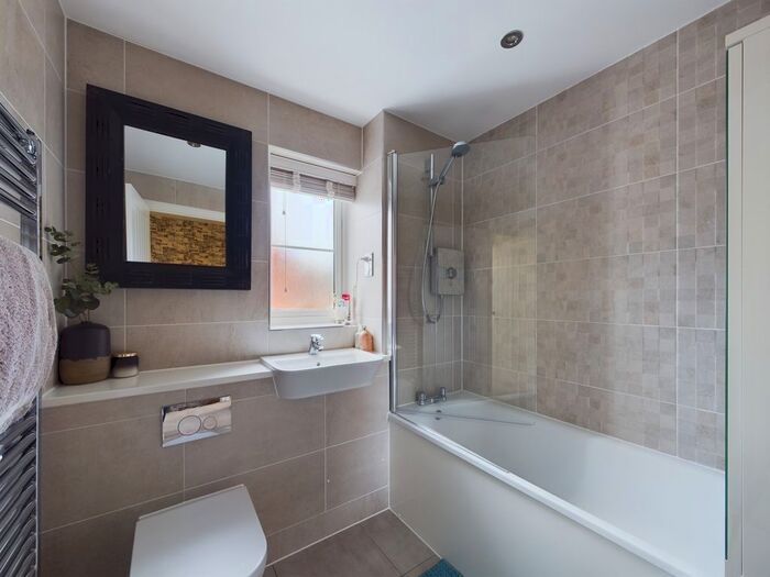 2 Bedroom End Of Terrace House To Rent In Illett Way, Faygate, Horsham, RH12