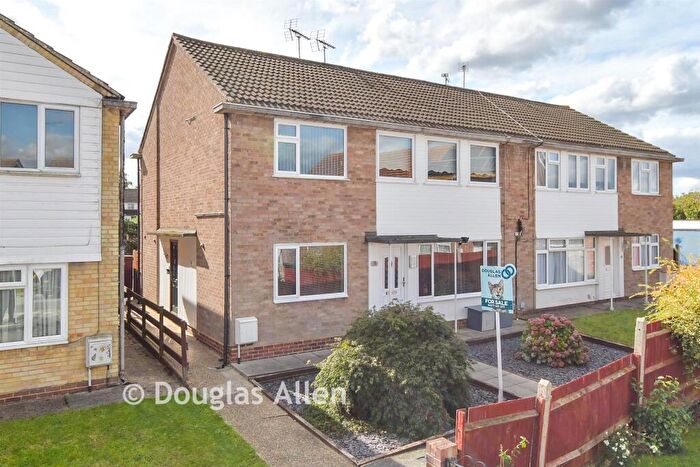 2 Bedroom Ground Maisonette For Sale In Dukes Farm Road, Billericay, Essex, CM12