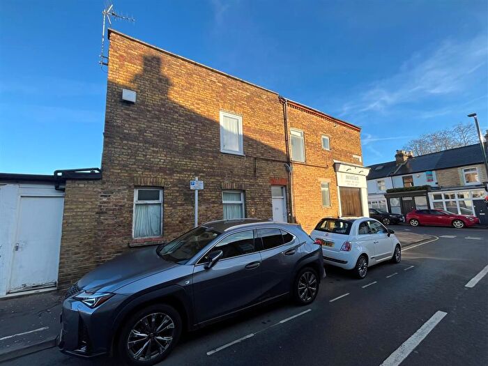 1 Bedroom Flat To Rent In Sandycombe Road, Sandycombe Road, TW9