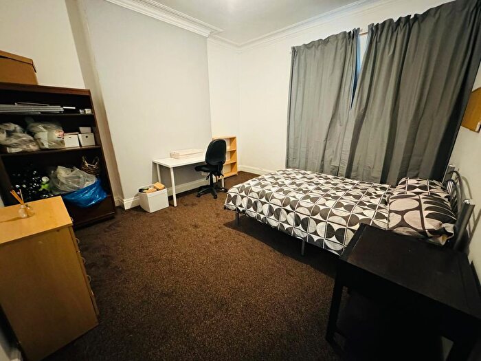 1 Bedroom Flat To Rent In Victoria Road, Leeds, LS6