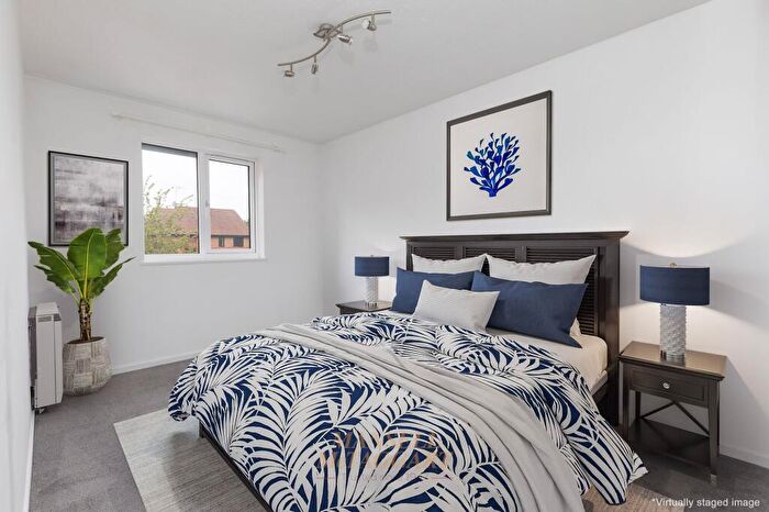 2 Bedroom Flat For Sale In Oakside Court, Horley, RH6