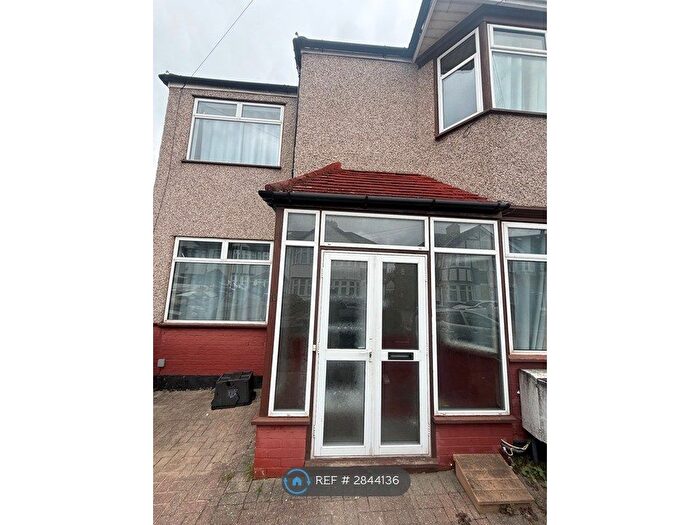 4 Bedroom Semi-Detached House To Rent In Aintree Crescent, Ilford, IG6