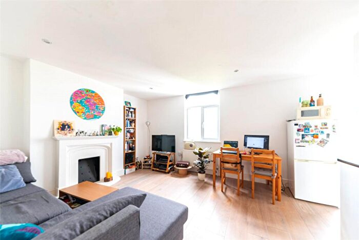 2 Bedroom Apartment To Rent In Caledonian Road, Holloway, London, N7