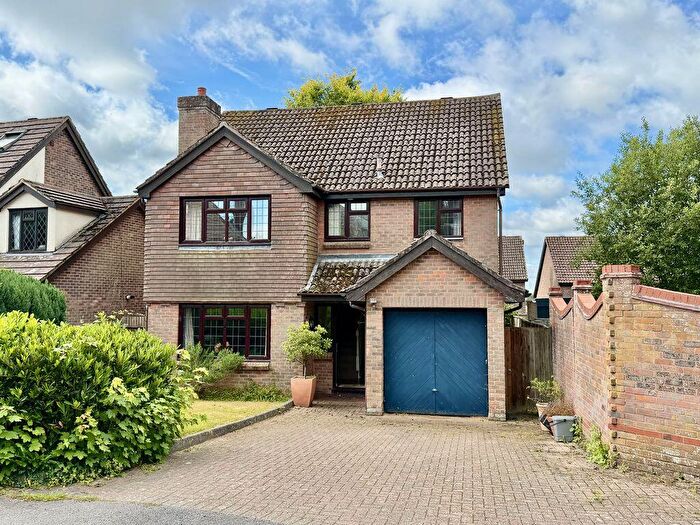 4 Bedroom Detached House For Sale In Byron Close - Bishops Waltham, SO32