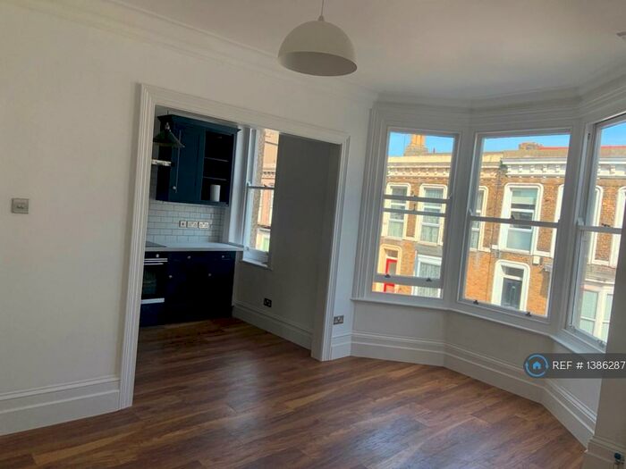 2 Bedroom Flat To Rent In Kathleen Court, Margate, CT9