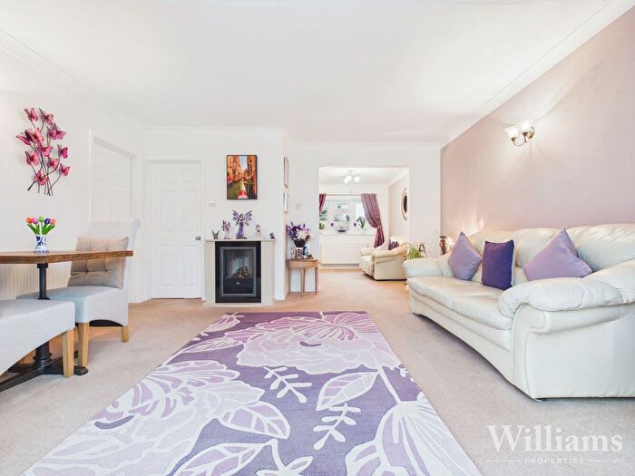 3 Bedroom Detached House For Sale In Lower Green, Westcott, HP18