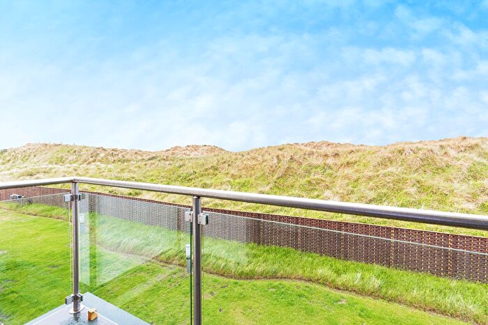 2 Bedroom Flat For Sale In Clifton Drive North, Lytham St. Annes, FY8