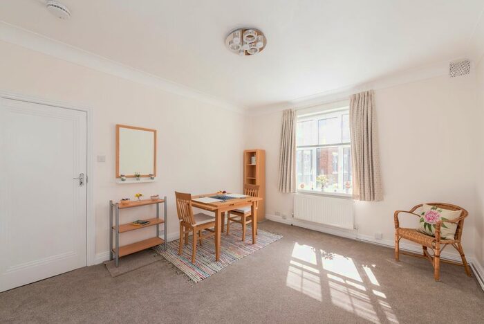 Studio To Rent In Belsize Grove, London, NW3