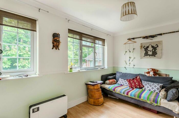 1 Bedroom Flat To Rent In St Peters Close, Wandsworth Common, London, SW17