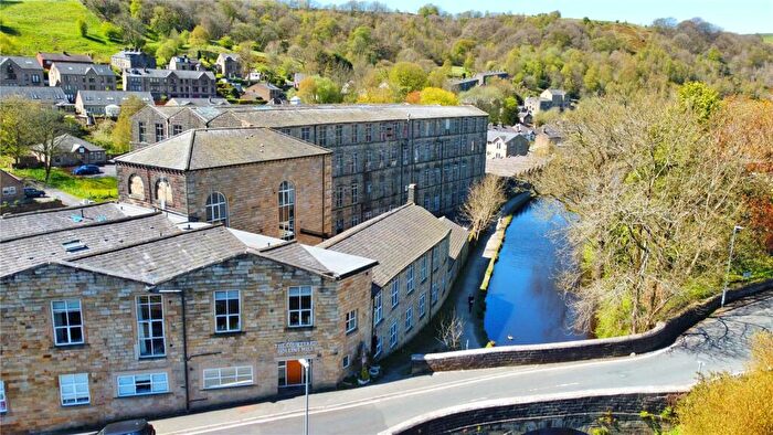 2 Bedroom Apartment For Sale In Hollins Road, Todmorden, West Yorkshire, OL14