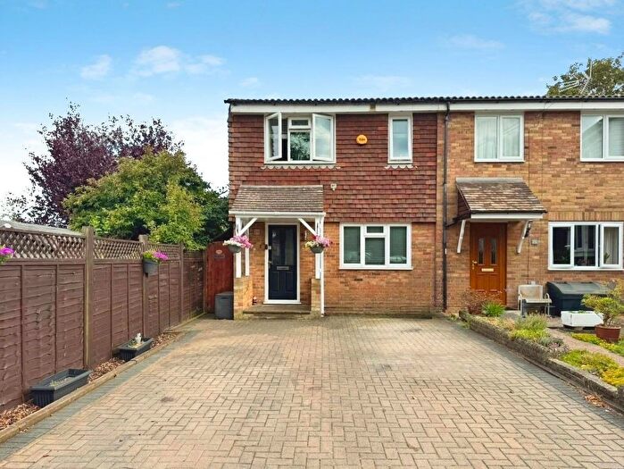 3 Bedroom Semi-Detached House For Sale In Hillview, Saunderton, High Wycombe, HP14