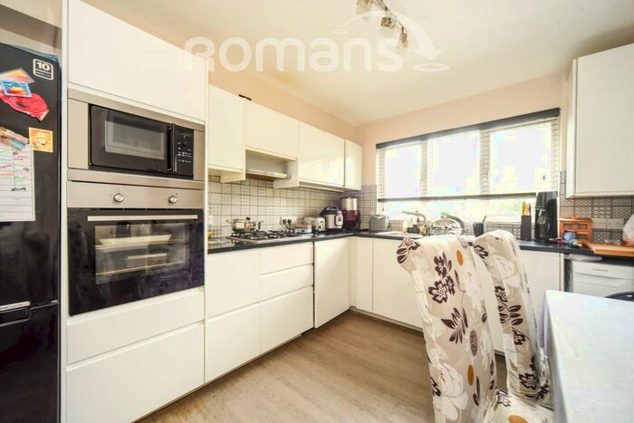 3 Bedroom Semi-Detached House To Rent In Bucks Copse, Wokingham, RG41