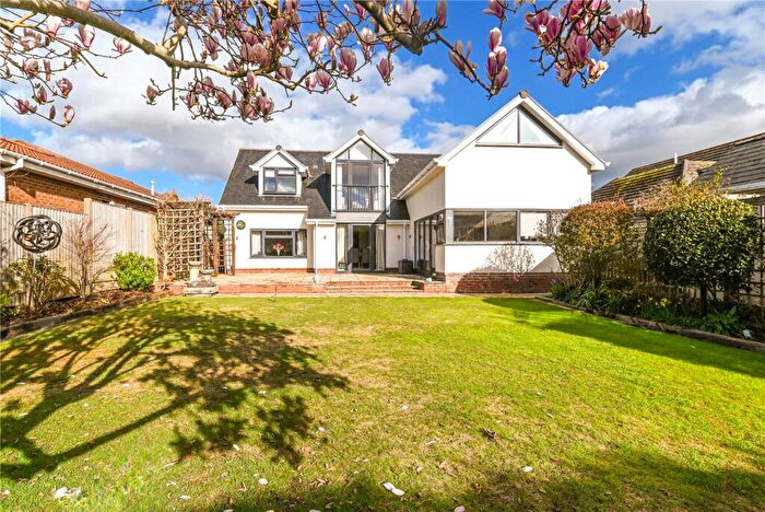 4 Bedroom Detached House For Sale In York Avenue, New Milton, Hampshire, BH25