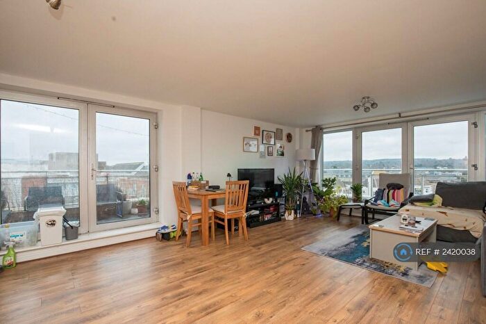 2 Bedroom Flat To Rent In Hudson House, Epsom, KT19