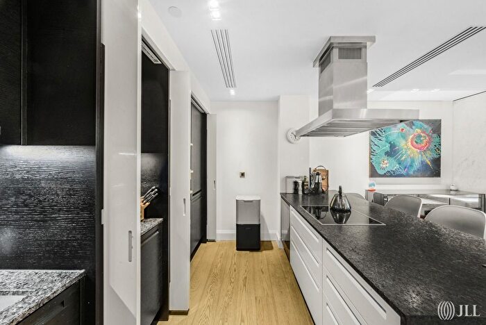 3 Bedroom Flat To Rent In Kensington High Street, London, W14