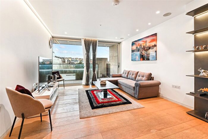 3 Bedroom Flat To Rent In Nova, Buckingham Palace Road, Westminster, London, SW1W