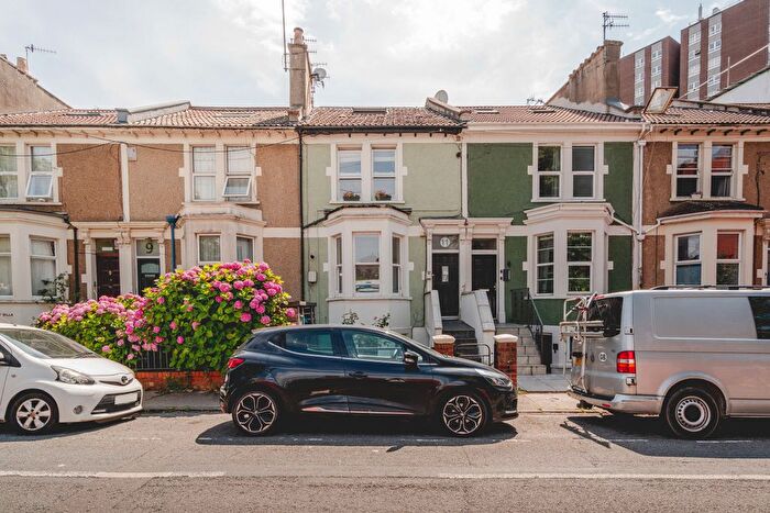 1 Bedroom Flat For Sale In Dean Lane, Southville, Bristol, BS3