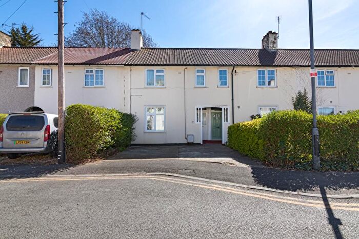 3 Bedroom Terraced House For Sale In Henningham Road, London, N17