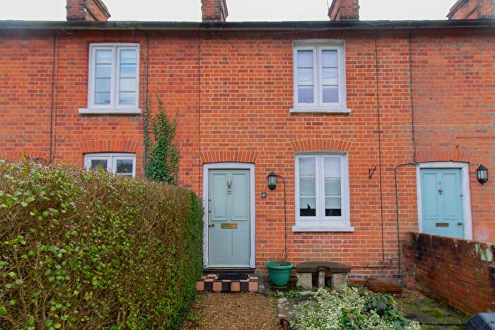 2 Bedroom Cottage To Rent In Albion Place, Hartley Wintney, RG27