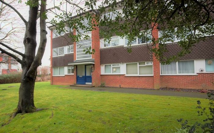 2 Bedroom Apartment To Rent In Hamilton Court, Pinner, HA5