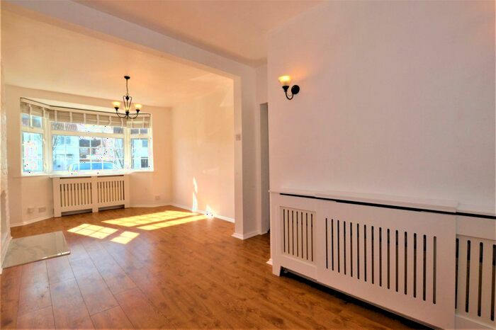 3 Bedroom End Of Terrace House To Rent In Beverley Gardens, Worcester Park, KT4