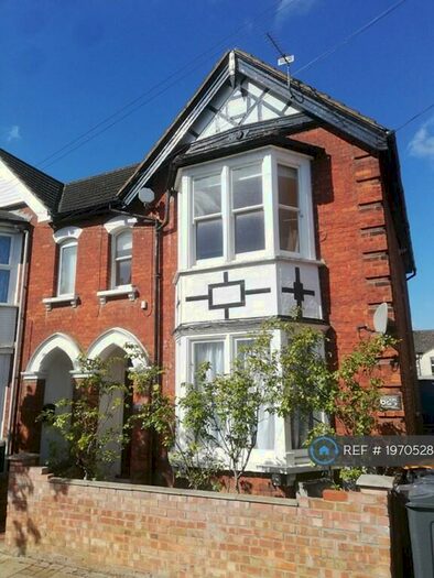 2 Bedroom Maisonette To Rent In Spenser Road, Bedford, MK40