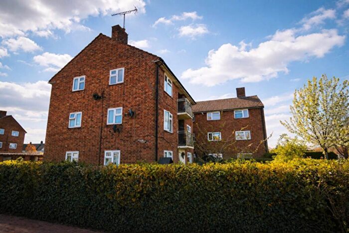 2 Bedroom Flat For Sale In Longmead, Hatfield, AL10