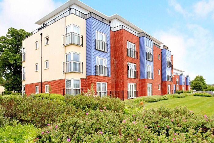 2 Bedroom Flat To Rent In Alexander Square, Eastleigh, Hampshire, SO50