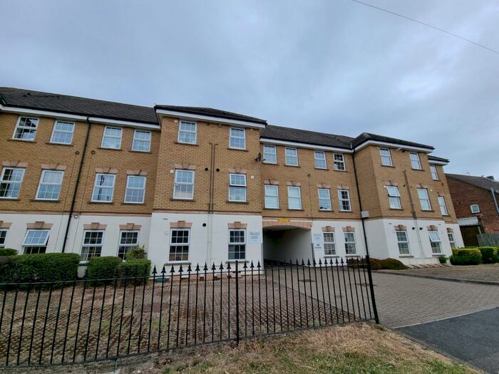 2 Bedroom Flat To Rent In Tolgate Court, London Road, Dunstable, Bedfordshire, LU6