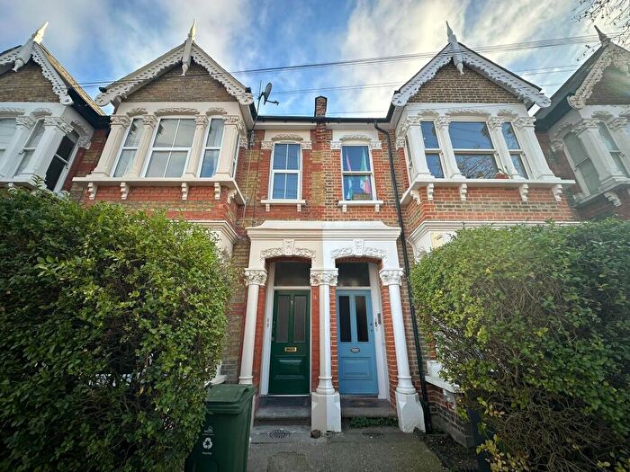 2 Bedroom Flat To Rent In Cleveland Park Avenue, E17