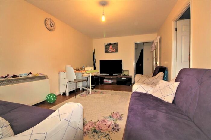 1 Bedroom Flat To Rent In Dundas Mews, Enfield, EN3