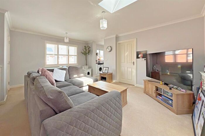 2 Bedroom Maisonette For Sale In Pearson Grove, Chelmsford, CM1