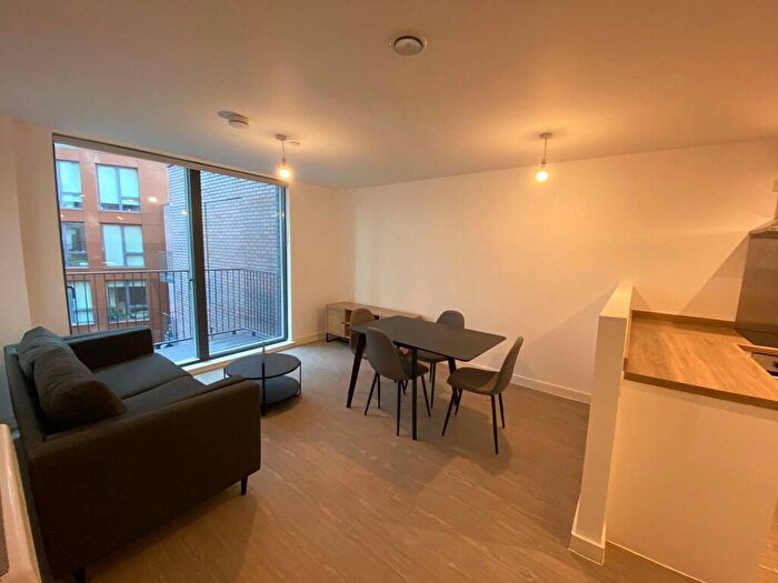 2 Bedroom Flat To Rent In The Landmark, Oldfield Road, Salford, M5