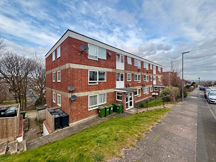 2 Bedroom Flat To Rent In Kings Avenue, BN21