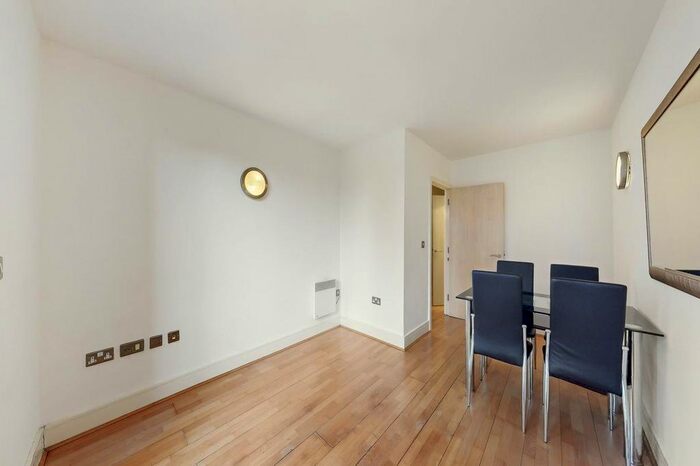 2 Bedroom Flat To Rent In Chiswick High Road, London, W4