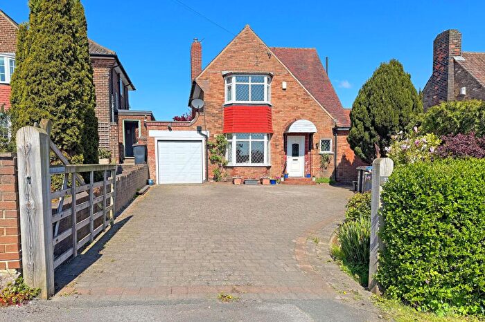 4 Bedroom Detached House For Sale In Hookstone Chase, Harrogate, HG2