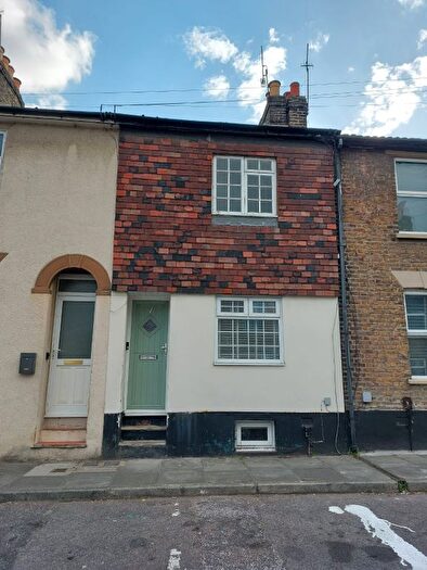 2 Bedroom Terraced House To Rent In East Street, Chatham, ME4