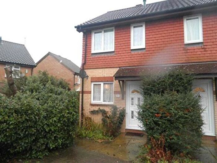 2 Bedroom House To Rent In Pettingrew Close, Walnut Tree, Milton Keynes, MK7