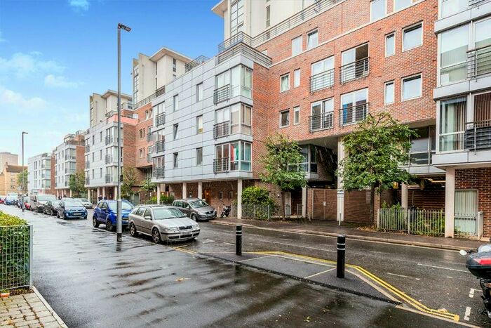 1 Bedroom Flat To Rent In Cross Street, Portsmouth, PO1