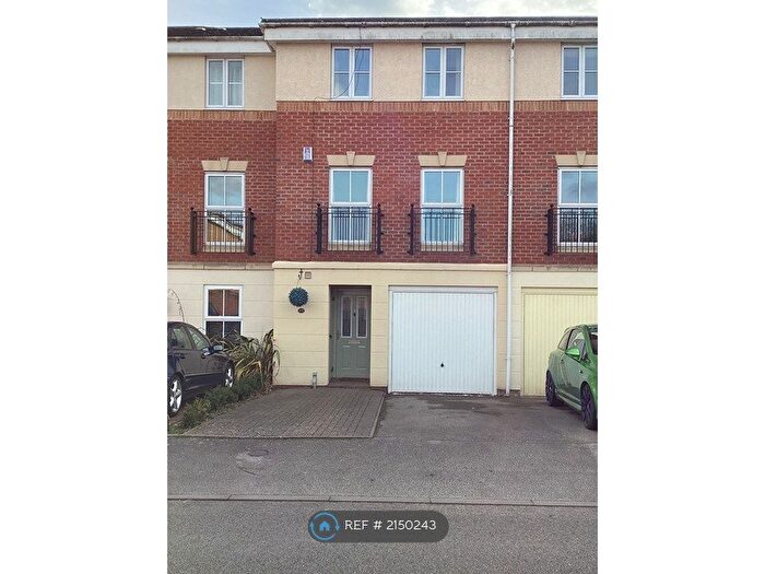 3 Bedroom Terraced House To Rent In Viaduct Close, Rugby, CV21
