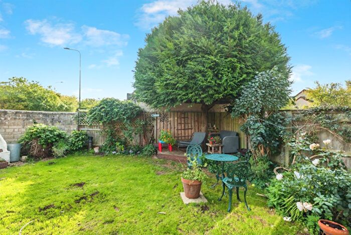 3 Bedroom Semi-Detached House For Sale In Manor Road, Witney, OX28