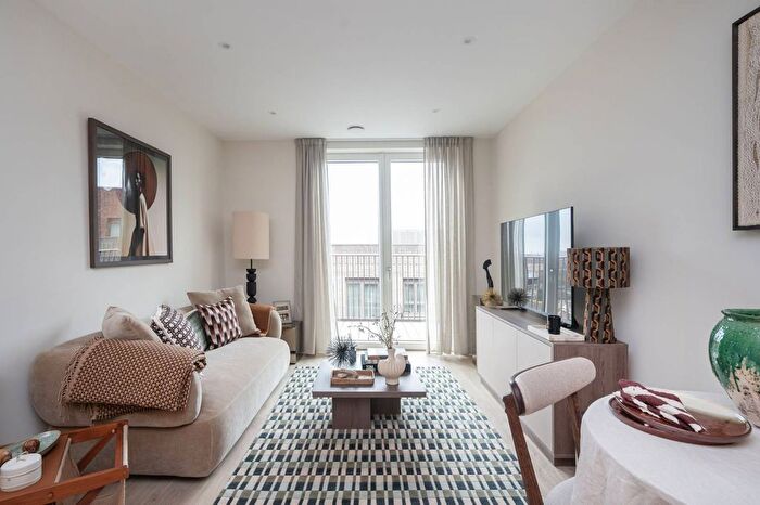 1 Bedroom Flat To Rent In Pearl Yard, Bermondsey, London, SE16