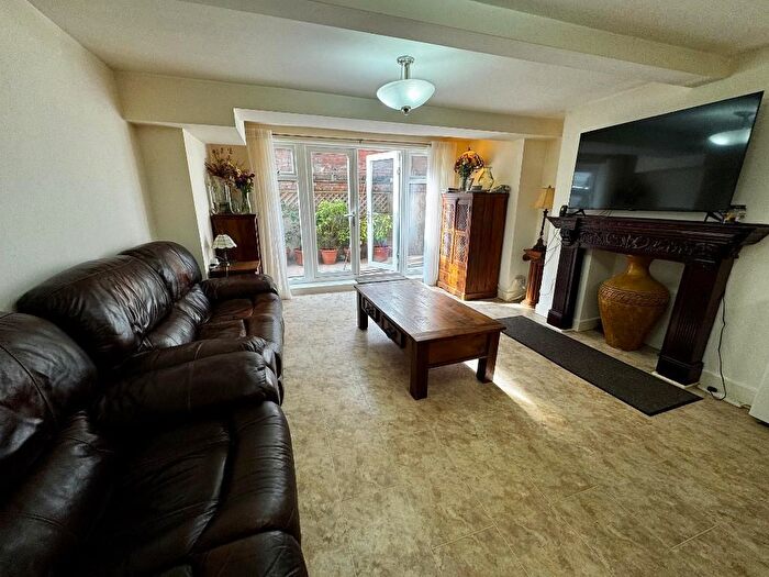 1 Bedroom Flat To Rent In Stamford Street, Manchester, M16