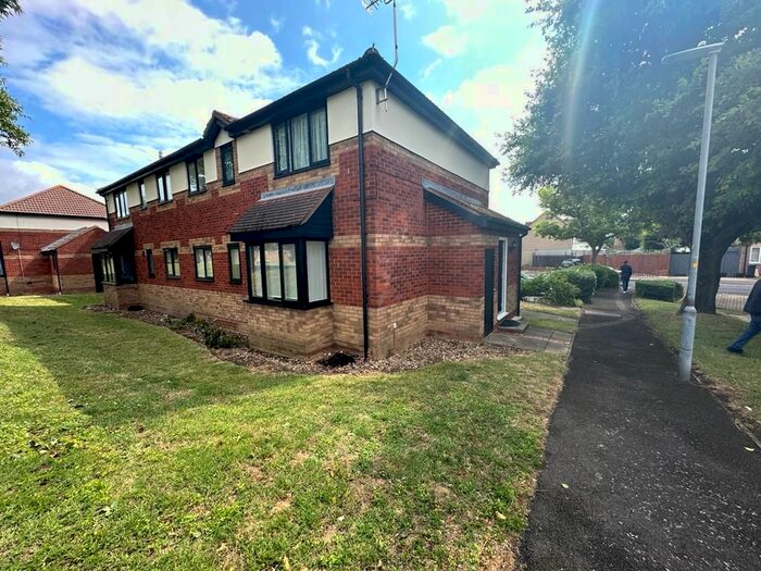 2 Bedroom Flat To Rent In Hollybush Way, Waltham Cross, EN7