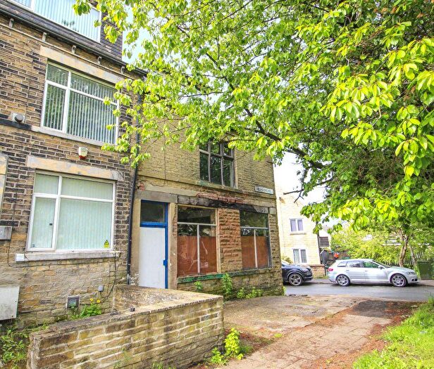 3 Bedroom End Of Terrace House For Sale In Chelmsford Road, Bradford, BD3
