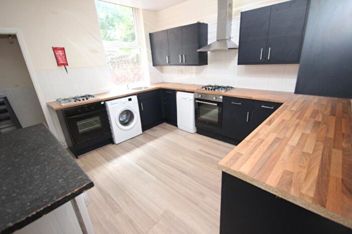 8 Bedroom Terraced House To Rent In Hawarden Avenue, L15