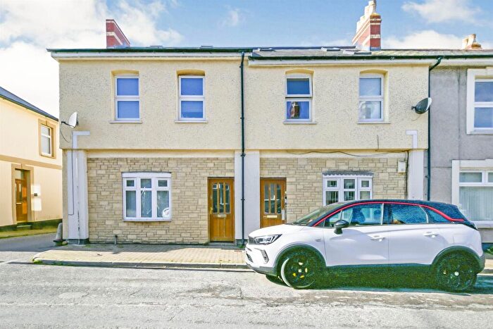 1 Bedroom Flat For Sale In Glebe Street, Penarth, CF64