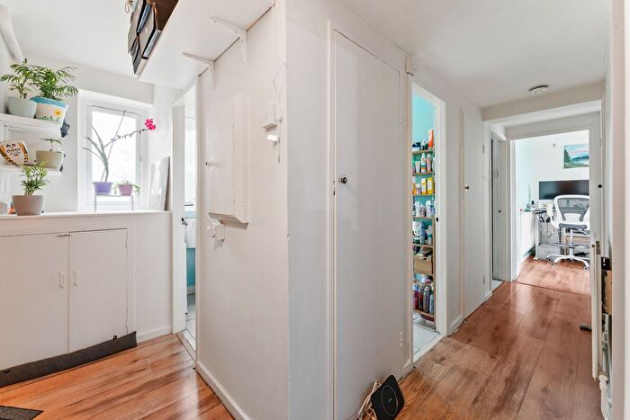 2 Bedroom Flat For Sale In Carslake Road, London, SW15