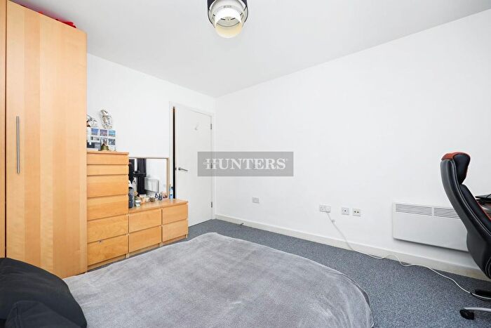 2 Bedroom Flat To Rent In Crampton Street, London, SE17